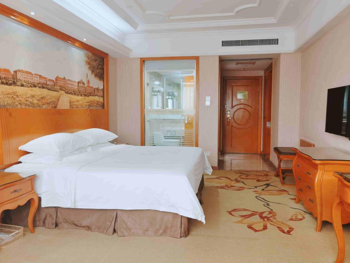 Vienna International Hotel Guigang Hecheng Road Zewnętrze zdjęcie