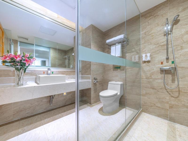Vienna International Hotel Guigang Hecheng Road Zewnętrze zdjęcie