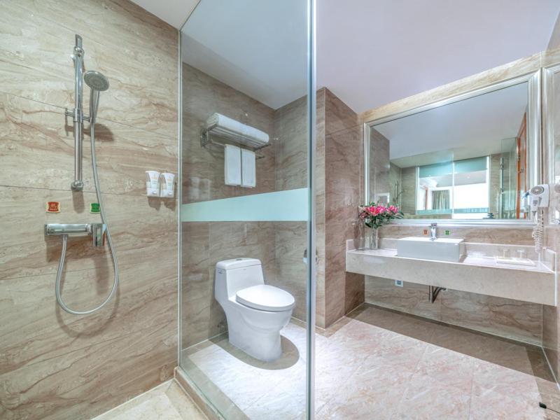 Vienna International Hotel Guigang Hecheng Road Zewnętrze zdjęcie
