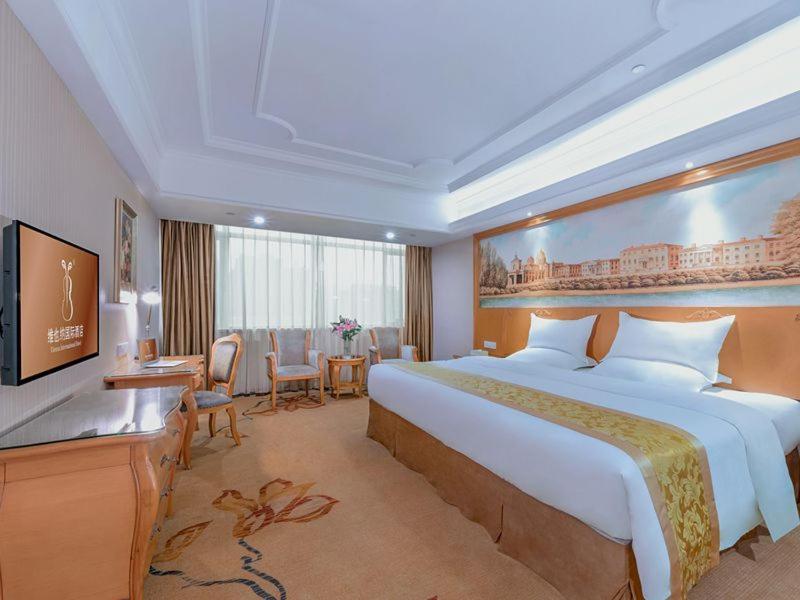 Vienna International Hotel Guigang Hecheng Road Zewnętrze zdjęcie