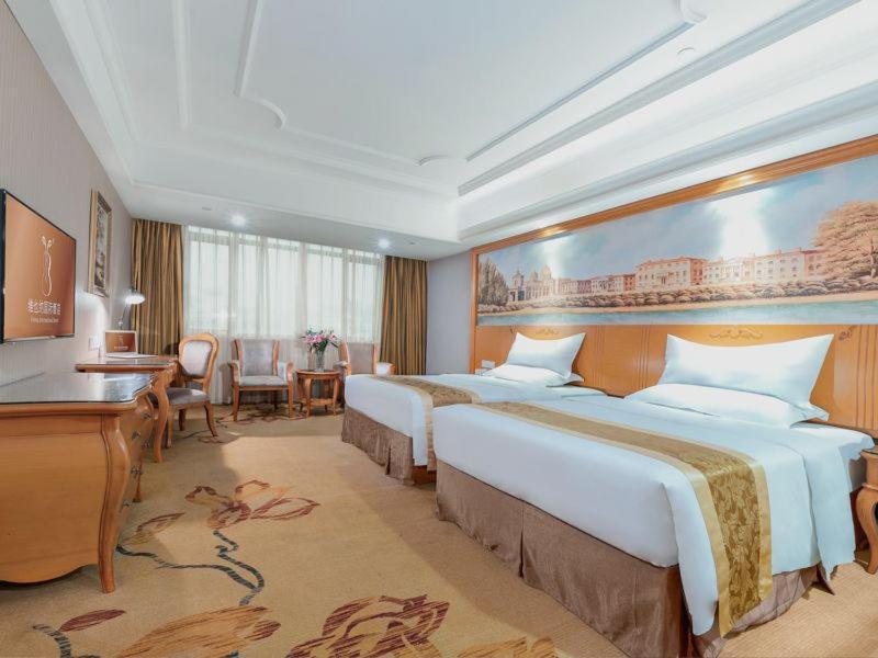 Vienna International Hotel Guigang Hecheng Road Zewnętrze zdjęcie